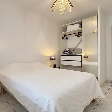 - 2-room For 4 People, Ultra Apartman Montpellier