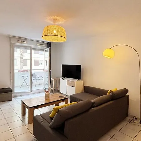 - 2-room For 4 People, Ultra شقة *